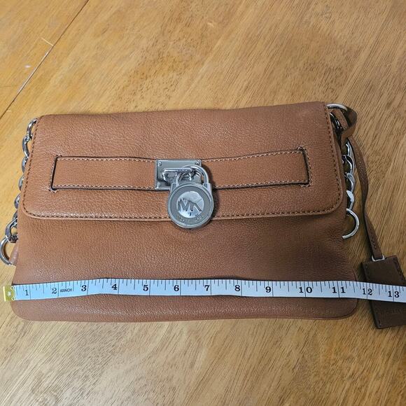 Michael Kors Lock & Key Tan Brown Leather Small Shoulder Bag Quiet Luxury Purse - Picture 6 of 7